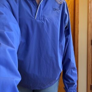 🏃‍♂️ Reebok Quarter-Zip – Sporty & Stylish!